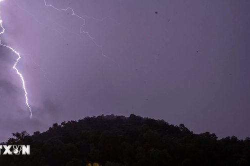 Người đàn ông bị sét đánh tử vong khi đang đi làm đồng tại Hải Dương