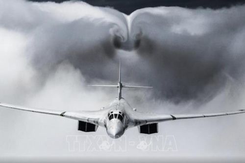 Nga bất ngờ điều hai máy bay ném bom nguy hiểm nhất thế giới tới cách Mỹ chỉ 650km