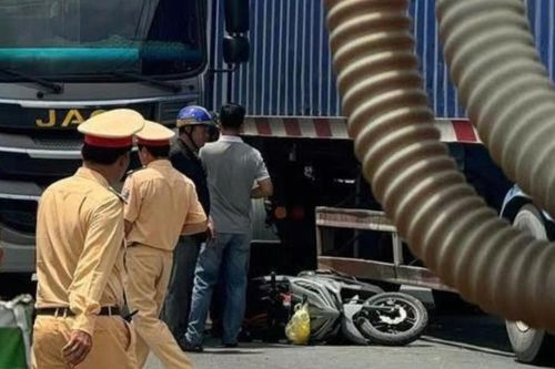 TP Hồ Chí Minh: Hai mẹ con tử vong thương tâm sau va chạm với xe đầu kéo