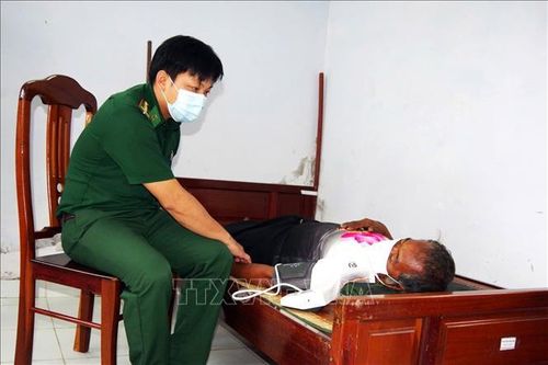 Kịp thời cứu ngư dân, thuyền viên người nước ngoài gặp nạn trên biển