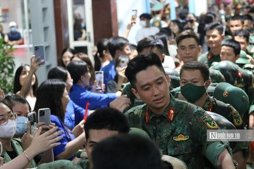 Biên độ của lòng tự trọng và sự hâm mộ