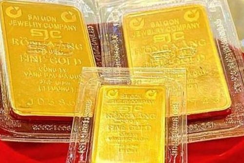 Nóng nhất trong ngày: Giá vàng bật tăng; 'Hô biến' tôm hùm chết thành tôm tươi lừa người tiêu dùng