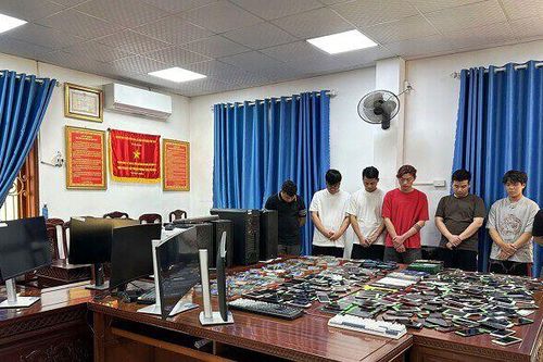 Triệt phá đường dây mua bán trái phép 3.000 tài khoản ngân hàng