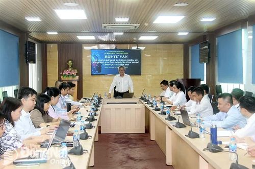Lắng nghe các nhà khoa học của Đại học Quốc gia Thành phố Hồ Chí Minh tư vấn các đề tài, nhiệm vụ khoa học về y tế