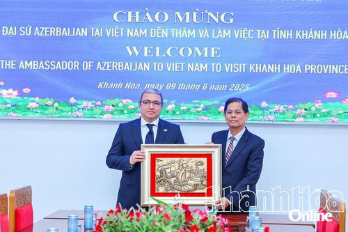 Chủ tịch UBND tỉnh Nguyễn Tấn Tuân tiếp Đại sứ Azerbaijan tại Việt Nam