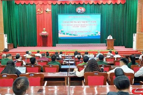 Gặp mặt kỷ niệm 77 năm ngày thành lập Đảng bộ huyện Yên Châu