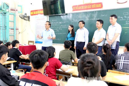 Phó Chủ tịch UBND tỉnh Hoàng Việt Phương kiểm tra công tác chuẩn bị Kỳ thi tốt nghiệp THPT