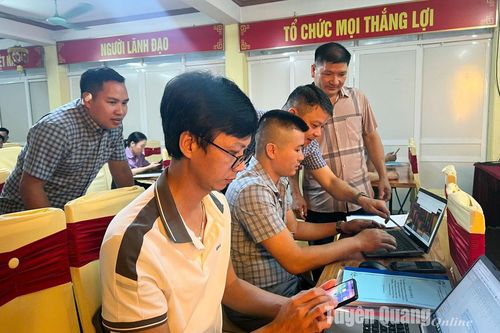 Nâng cao kỹ năng ứng dụng công nghệ thông tin cho thành viên hợp tác xã vùng đồng bào dân tộc thiểu số