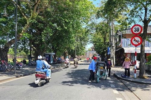 Cần có giải pháp cho xe 4 bánh gắn động cơ chở khách du lịch