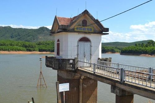 Chủ động ứng phó với vùng áp thấp, gió mạnh trên biển
