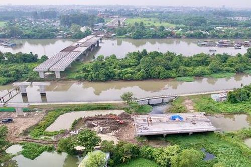 Dự án đường ven sông Cái ngổn ngang vì vướng mặt bằng
