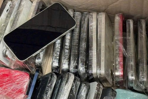 Sự thật về 112 chiếc điện thoại iPhone tại sân bay Nội Bài