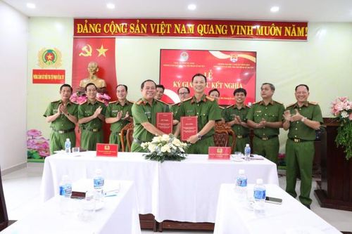 Gắn lý luận với thực tiễn, nâng cao hiệu quả đấu tranh, phòng ngừa tội phạm ma túy