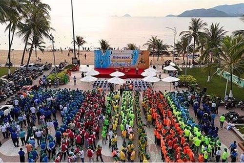 Gần 10.000 người Vingroup và tình nguyện viên ra quân làm sạch bờ biển tại 28 tỉnh, thành phố
