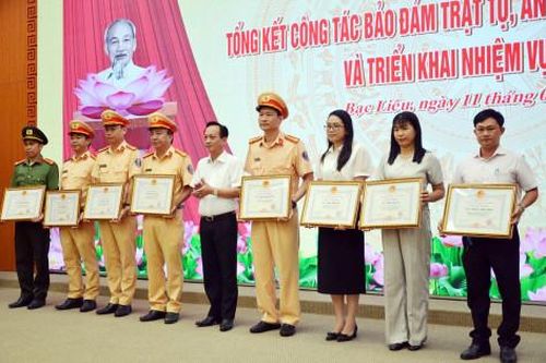 Báo chí tuyên truyền, góp phần nâng cao nhận thức về an toàn giao thông