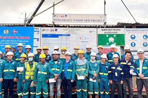 Công đoàn LILAMA tặng 600 suất quà tới người lao động nhân dịp Tháng Công nhân