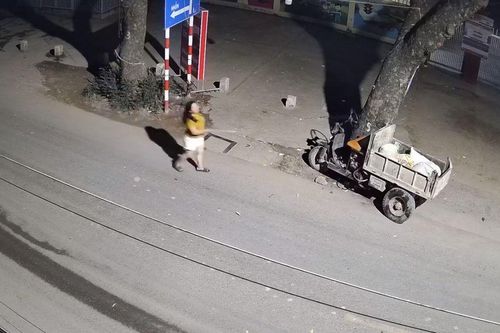 Clip: Người dân truy đuổi kẻ nghi trộm xe công nông như phim