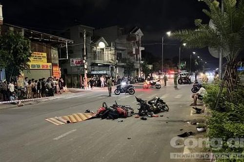 Hai xe máy tông trực diện, nam sinh viên năm nhất tử vong