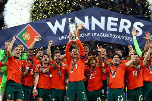 Ronaldo ghi bàn rồi chấn thương, Bồ Đào Nha vô địch UEFA Nations League