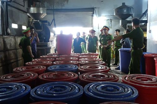 Cơ sở cà phê nổi tiếng ở Phú Yên bán hơn 17 tấn cà phê giả ra thị trường