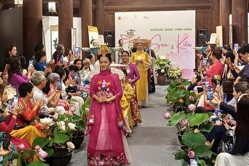 Khám phá 'Không gian văn hóa sen và Kiều' tại Văn Miếu - Quốc Tử Giám