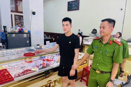 Phá két sắt nhà dân, nam thanh niên trộm nhiều trang sức bằng vàng