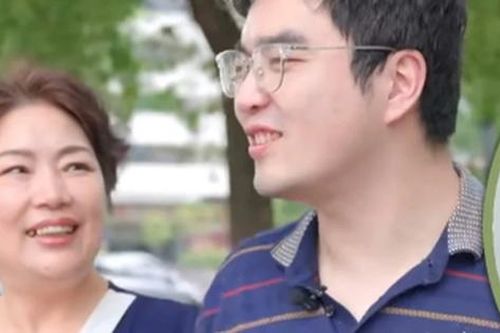 Người đàn ông bại não trở thành thạc sĩ Đại học Harvard nhờ tình yêu của mẹ