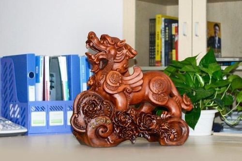 Cách đặt Tỳ Hưu trên bàn làm việc chuẩn phong thủy