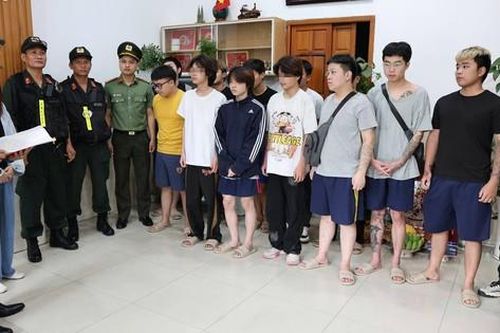 Công an Ninh Thuận trục xuất 13 người Trung Quốc về nước