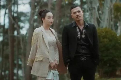 Phim giờ vàng gây khó hiểu về tạo hình nhân vật: Con trai nhìn già hơn cả mẹ?