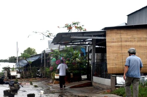 Sống bất an bên miệng 'hà bá'