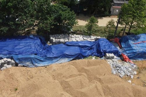 Hà Tĩnh: Chủ tịch xã bị bắt vì để lãng phí 210 tấn xi măng