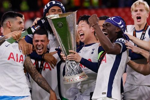 Danh hiệu ít người biết chờ Tottenham chinh phục