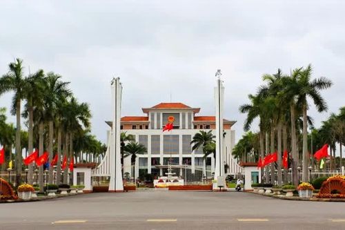 Quảng Nam đề xuất chi hàng trăm tỷ đồng hỗ trợ cán bộ ra Đà Nẵng làm việc