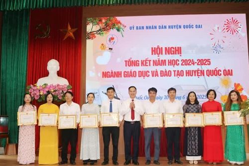 Huyện Quốc Oai khen thưởng nhiều tập thể, cá nhân ngành GD&ĐT
