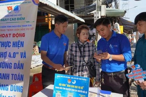 Phổ cập tri thức số cho người dân