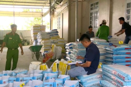 Bạc Liêu: Phát hiện một hộ sản xuất, tiêu thụ hơn 38 tấn thức ăn tôm giả