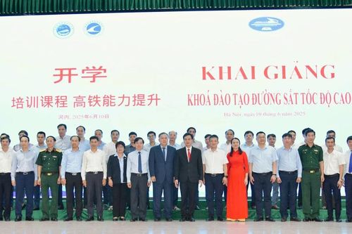 Khai giảng khóa đào tạo đầu tiên về đường sắt tốc độ cao