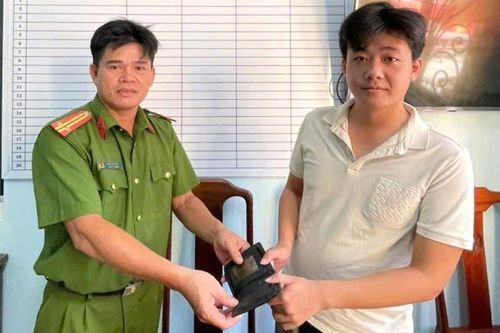 Trao trả tài sản cho người bị đánh rơi
