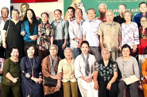 Có một thời 'tiếng hát át tiếng bom'