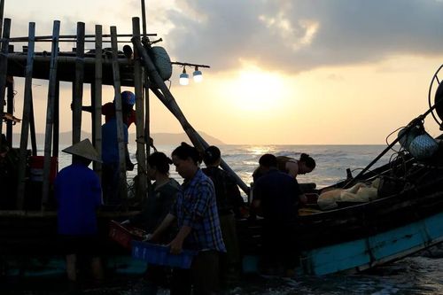 Khám phá làng biển lúc rạng sáng