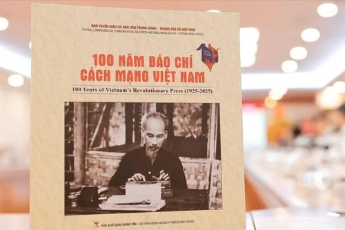 Ra mắt sách ảnh '100 năm Báo chí Cách mạng Việt Nam'