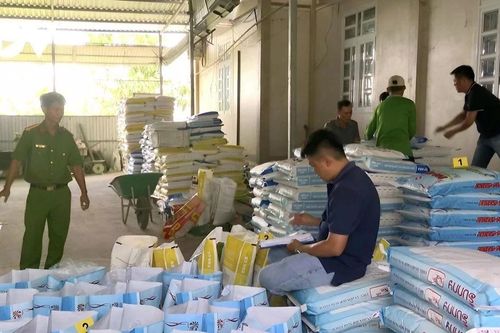 Phát hiện hơn 37 tấn thức ăn tôm giả tại Bạc Liêu