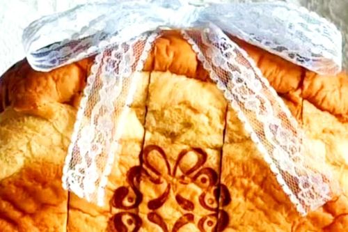 Thiệp cưới bằng ổ bánh mì độc lạ gây 'bão'mạng
