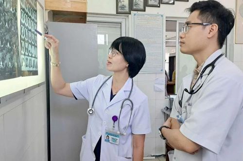 Ho kéo dài hơn 5 tháng không ngờ xương cá mắc trong phổi
