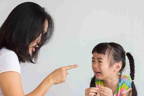 Kỷ luật không hình phạt với trẻ: 'Uốn nắn' kịp thời