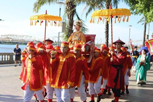 Cẩn trọng khi tái hiện lịch sử