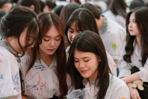 Cô hiệu trưởng gửi tâm thư đến sĩ tử lớp 12
