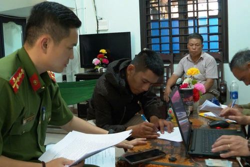 Huế: Khởi tối 2 đối tượng buôn bán thuốc lá nhập lậu