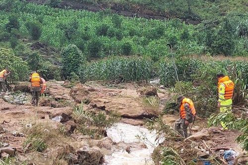 Tiếp tục tìm kiếm người đàn ông bị lũ cuốn mất tích ở Mường Khương